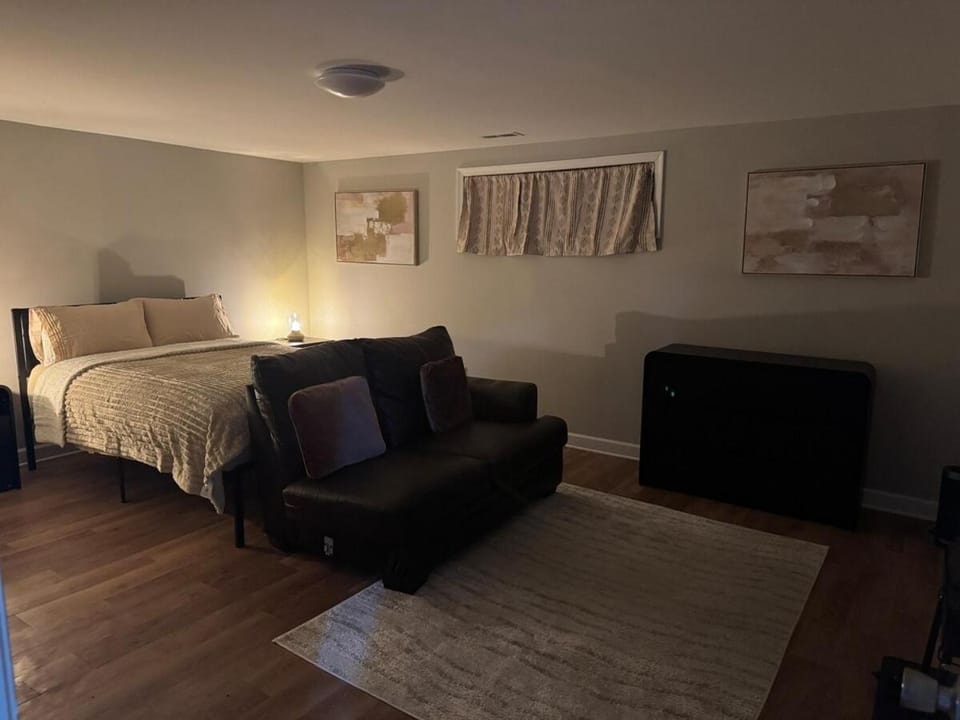 2BR Spacious Escape Close to DC & Baltimore Apartment in Bowie
