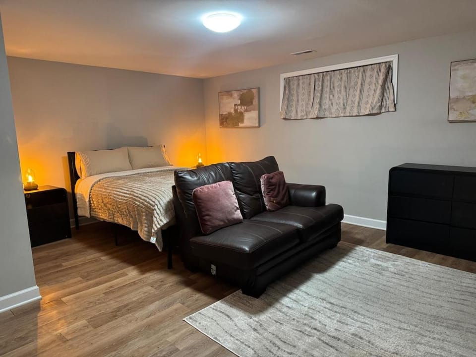 2BR Spacious Escape Close to DC & Baltimore Apartment in Bowie