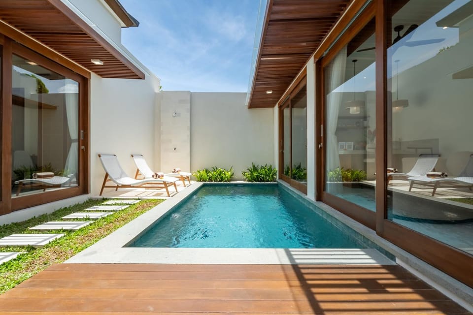 Patio, Day, Pool view, Swimming pool, sunbed