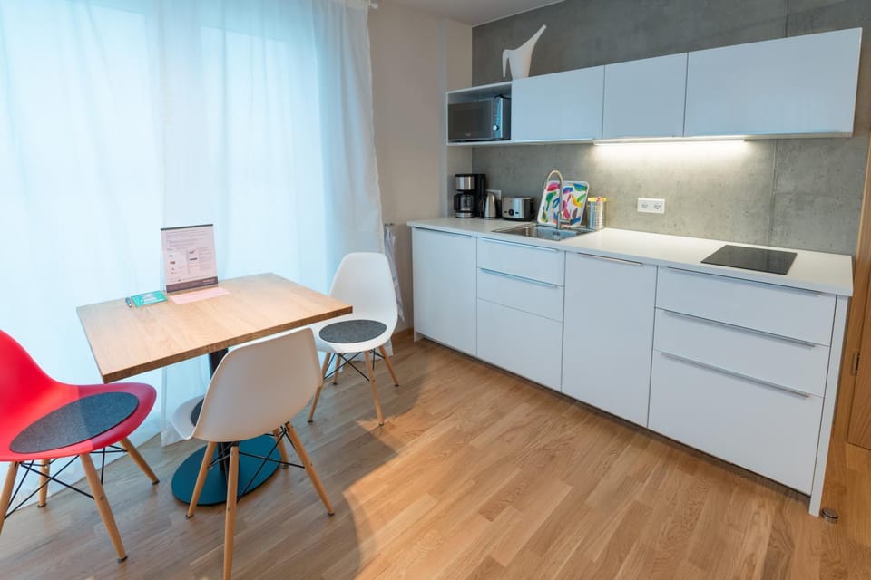 Kitchen or kitchenette, Seating area