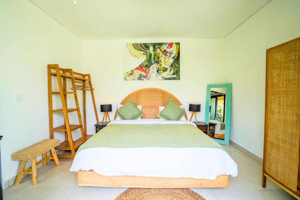 The Orange Sky - Stylish 3BR Pool Villa, Minutes to Canggu Villa in North Kuta