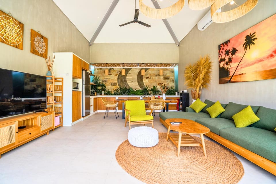 The Orange Sky - Stylish 3BR Pool Villa, Minutes to Canggu Villa in North Kuta