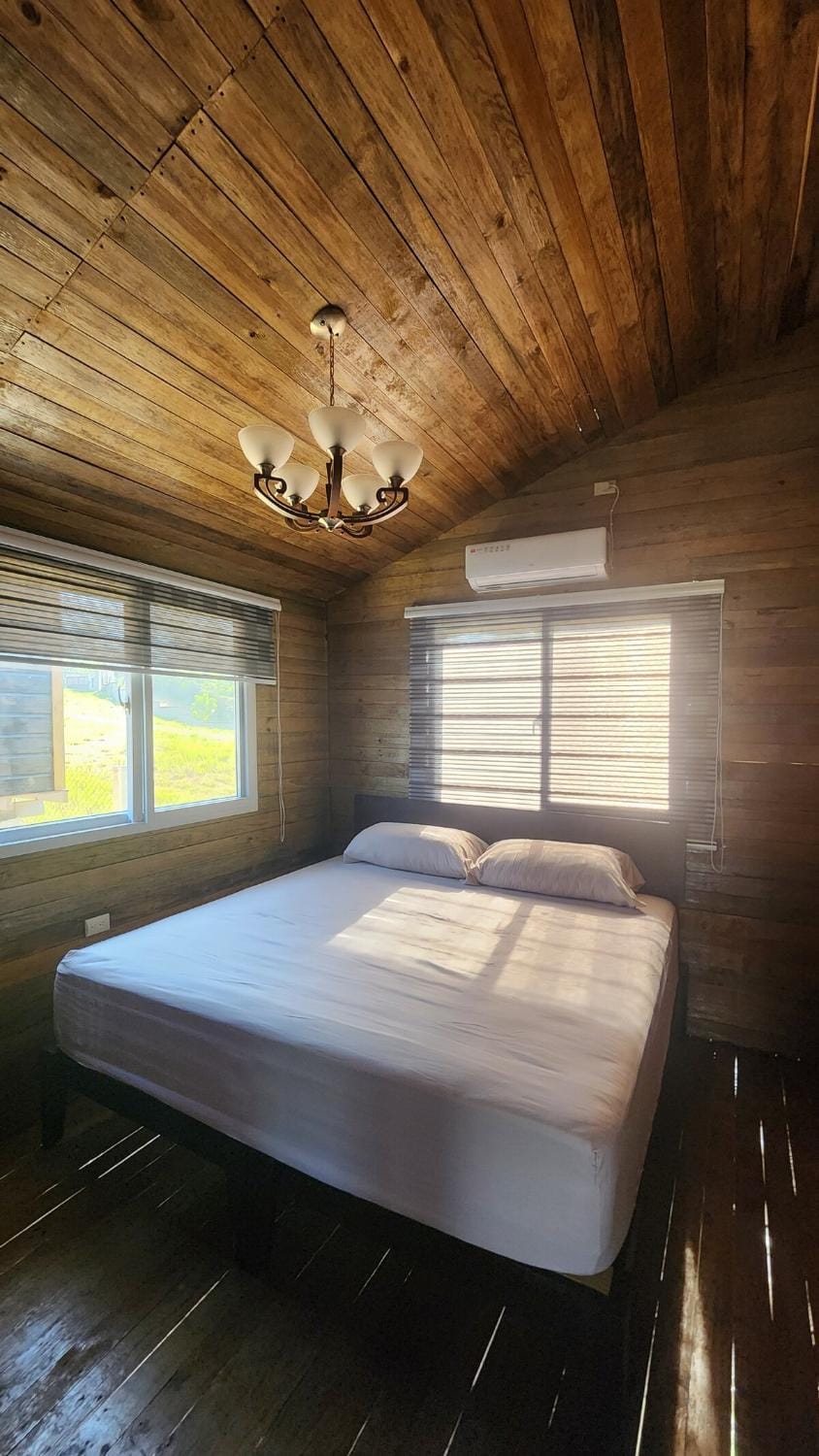 Bunkhouse Lodge 2 Chalet in Cortés Department