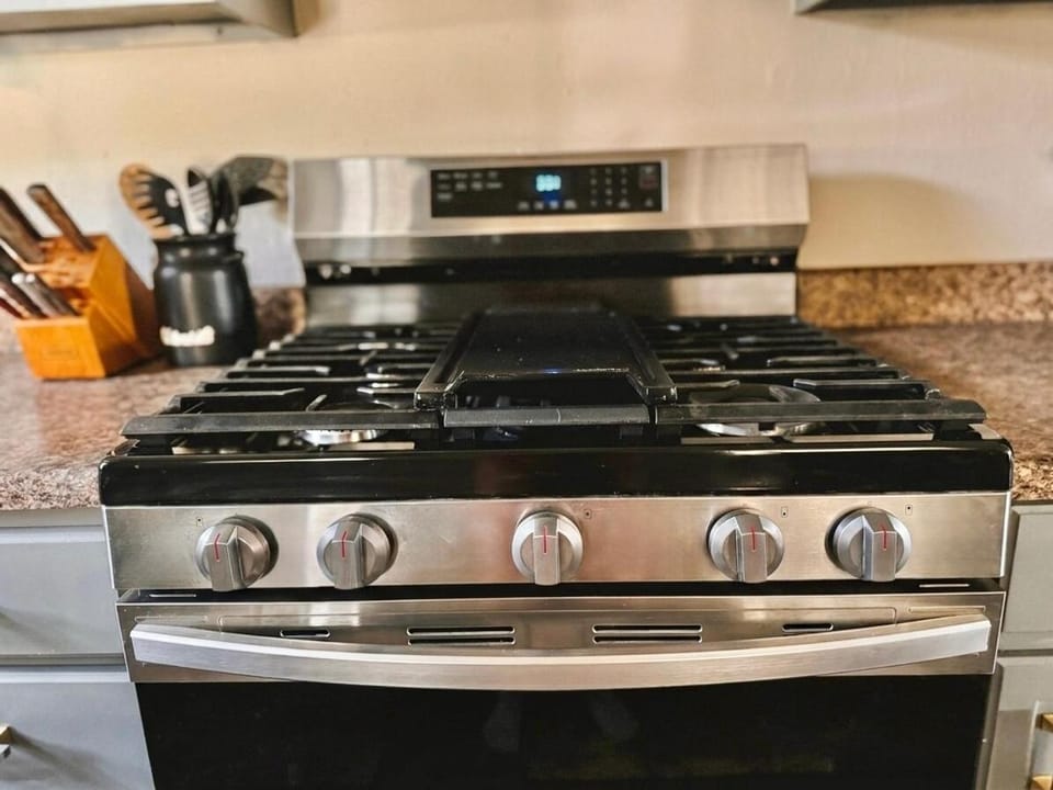 Lux Modern 3BR King Bed Smart TV PetFriendly House in Killeen