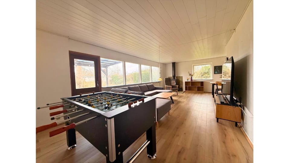 Communal lounge/ TV room, TV and multimedia, Living room, Evening entertainment, Entertainment