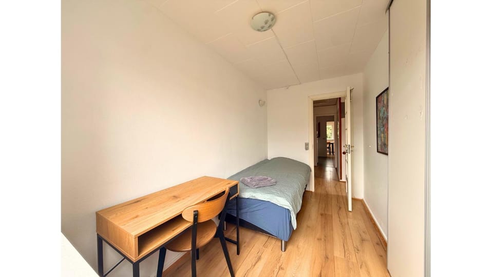 Bed, Photo of the whole room, Seating area, Bedroom, towels, wardrobe