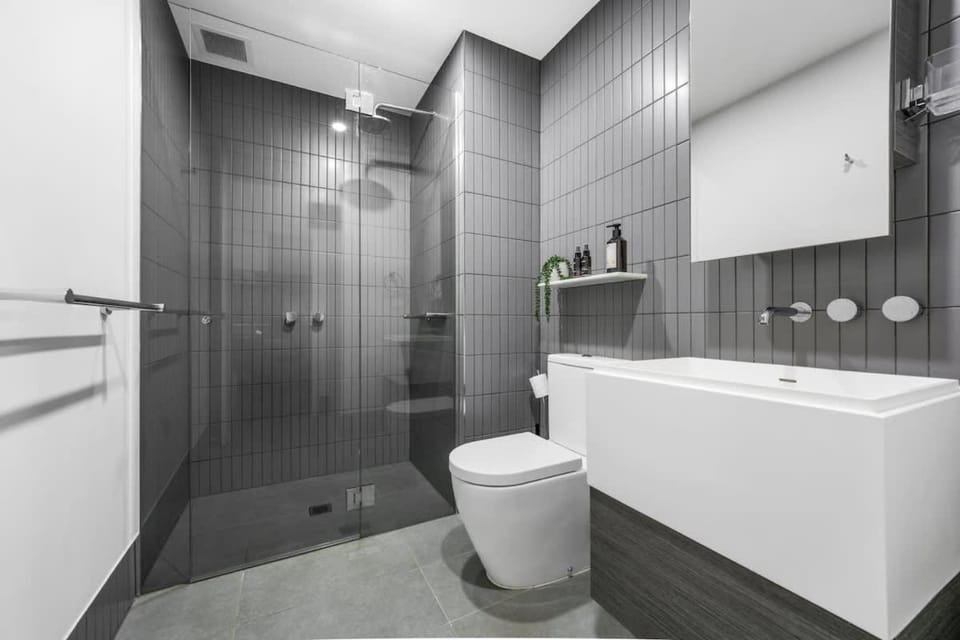 Elegant Richmond Stay Near Cafes and Dining Apartment in Abbotsford