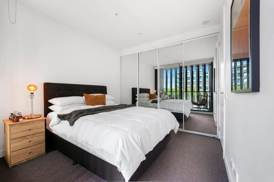 Elegant Richmond Stay Near Cafes and Dining Apartment in Abbotsford