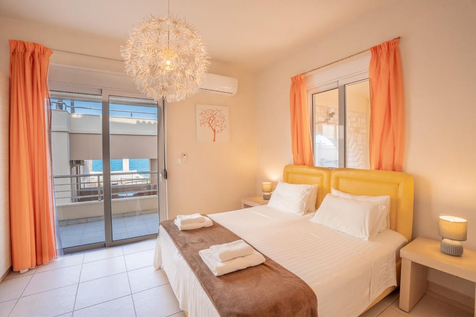 Kalyves Sand- Beach front apartment House in Crete