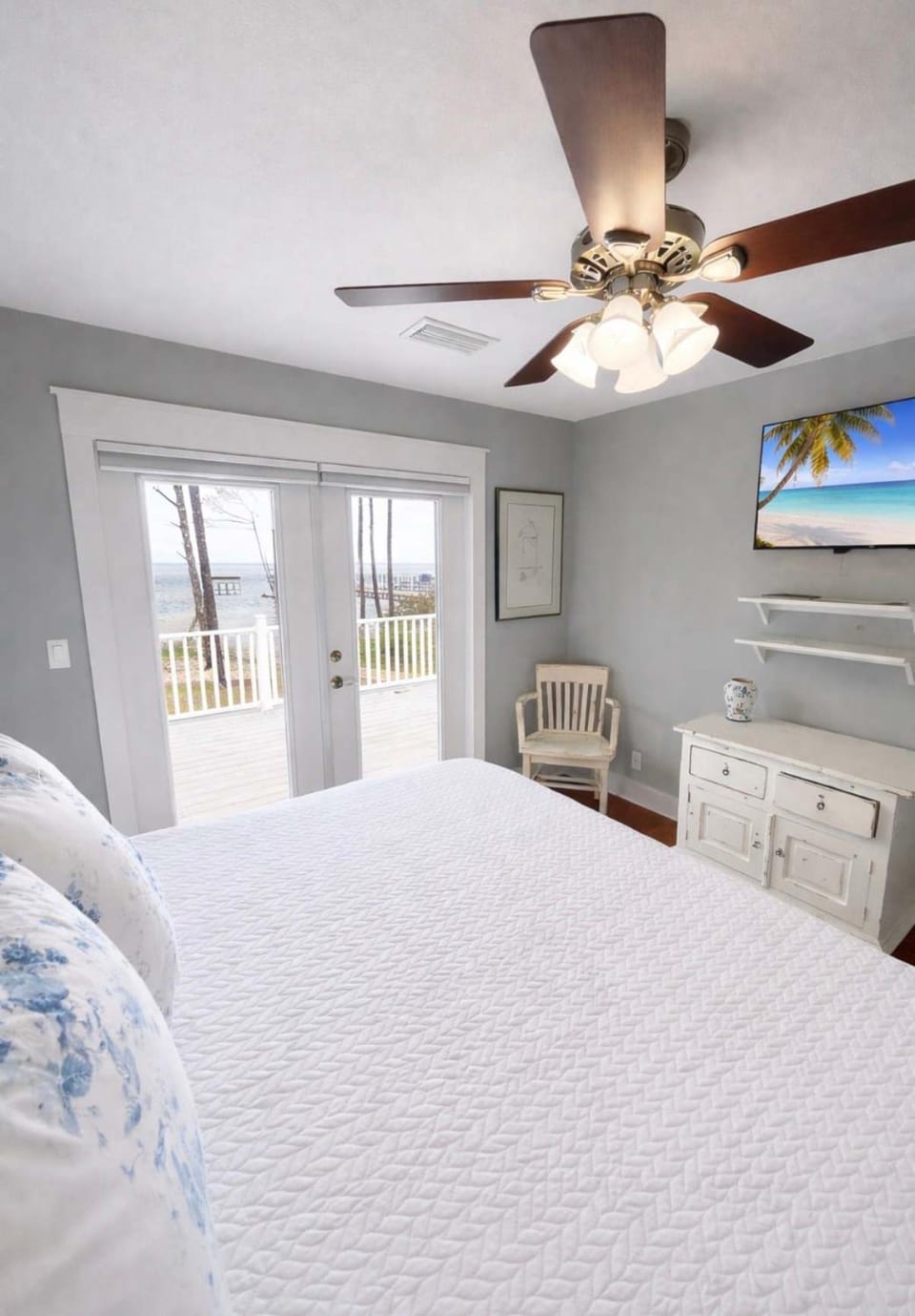 SGI Bay Breeze Bungalow Dock Fire Pit Pets House in Saint George Island