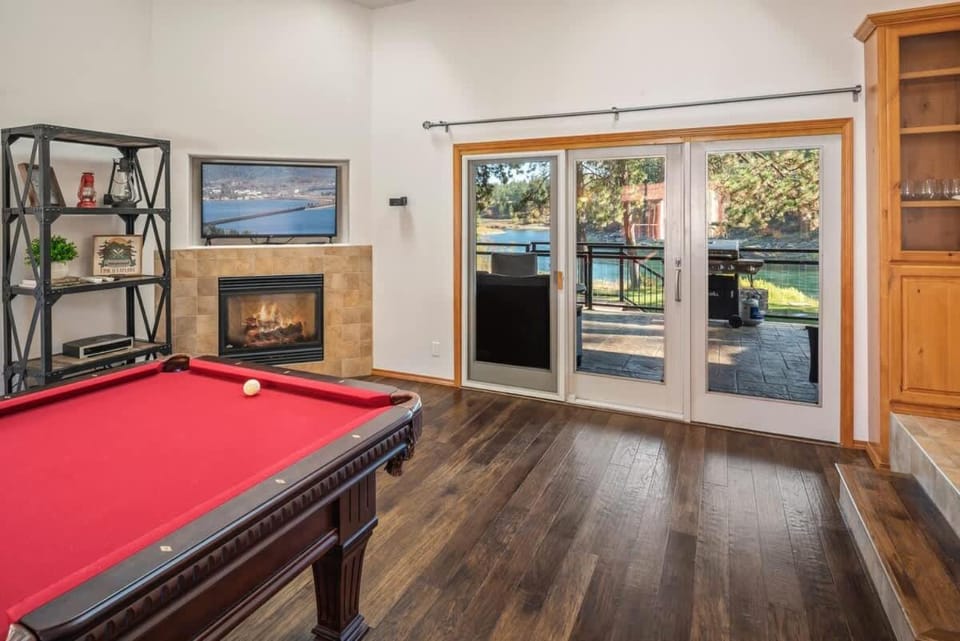 Private Riverfront Estate with Kayaks & Views House in Post Falls