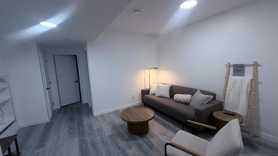Private Creekstone Basement Suite with Kitchen Apartment in Calgary