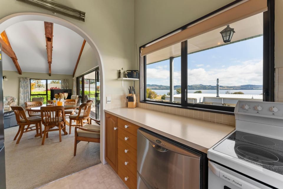 View (from property/room), Dining area, kitchen