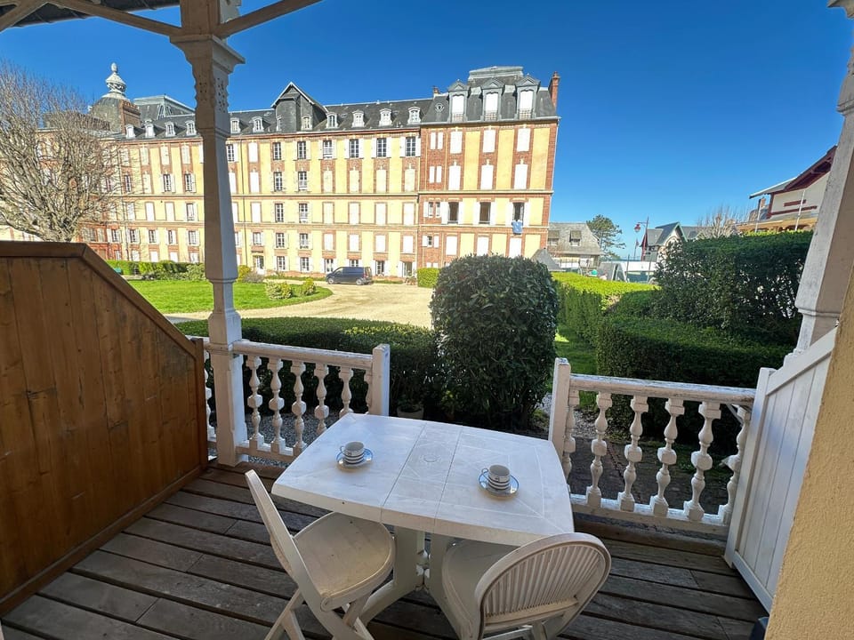 Duplex proche plage et centre - 3 pers. - FR-1-487-389 Apartment in Houlgate
