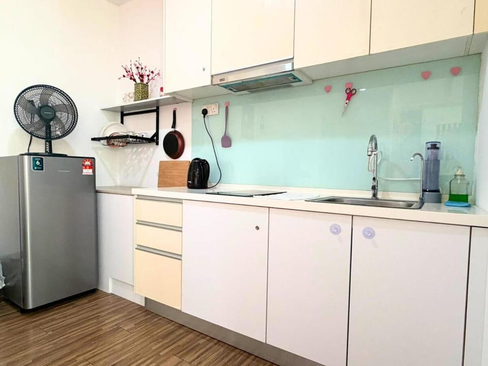 Kitchen or kitchenette, kitchen