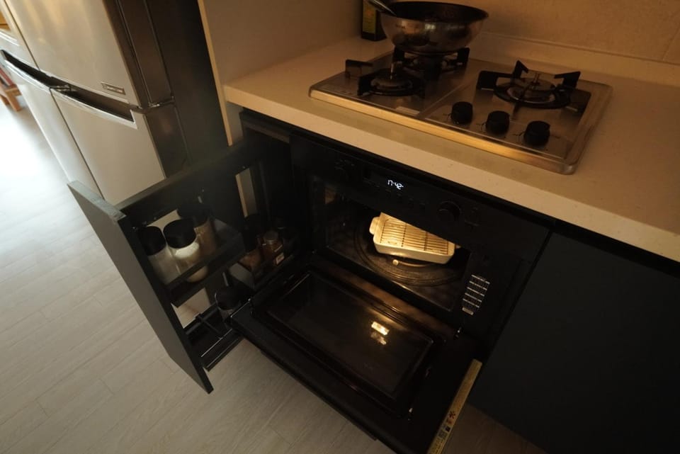 Kitchen or kitchenette, oven