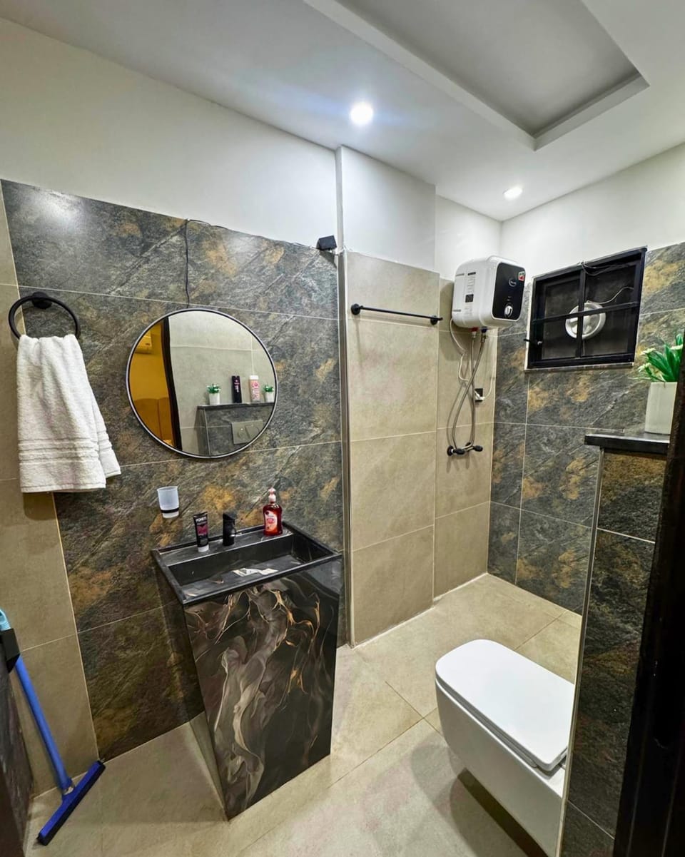1 Bed Apartment near Eiffel tower Apartment in Lahore