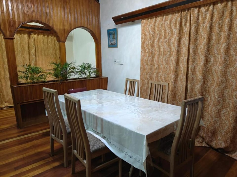 3 bedroom fully air conditioned family home -spacious, free parking House in Suva