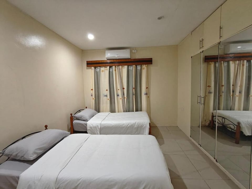 3 bedroom fully air conditioned family home -spacious, free parking House in Suva