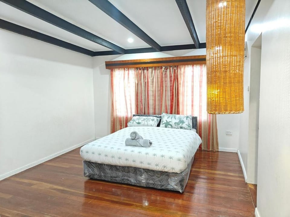 3 bedroom fully air conditioned family home -spacious, free parking House in Suva