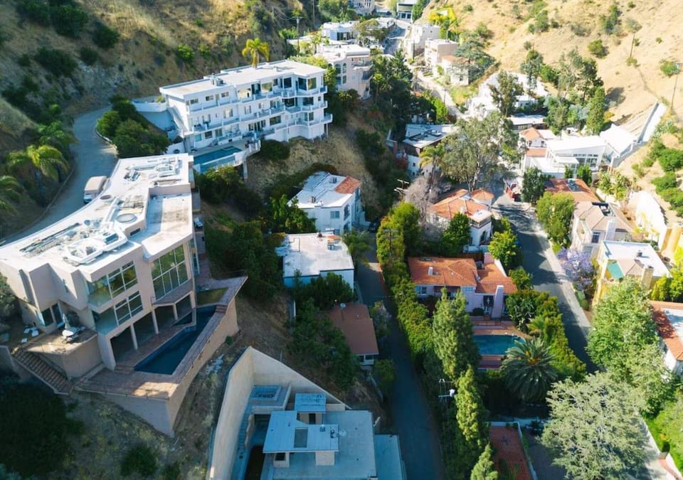 Property building, Day, Neighbourhood, Natural landscape, Bird's eye view, City view, Street view, Location