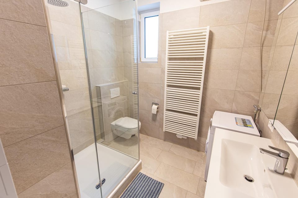 Haus Wendelgard I zentrale Lage I Parkplatz I ganze Wohnung Apartment in Friedrichshafen
