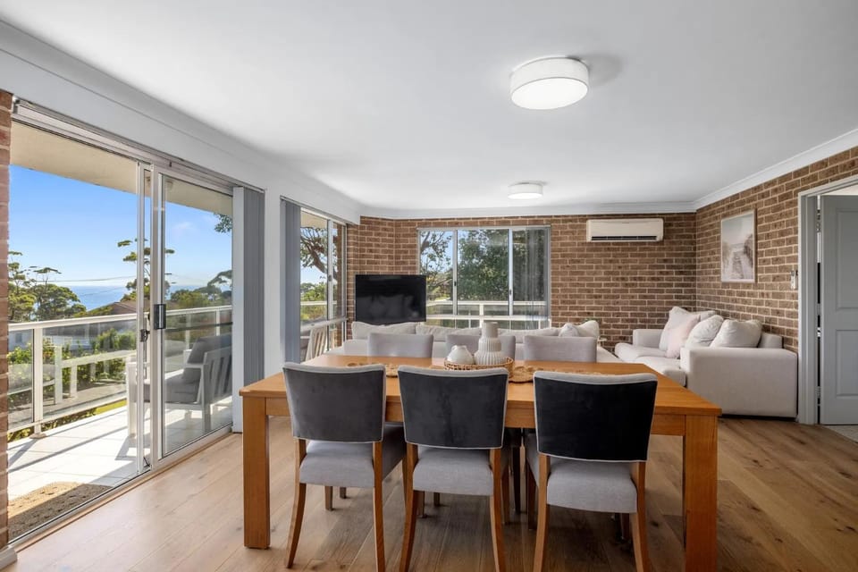 TV and multimedia, Living room, Seating area, Dining area, Evening entertainment