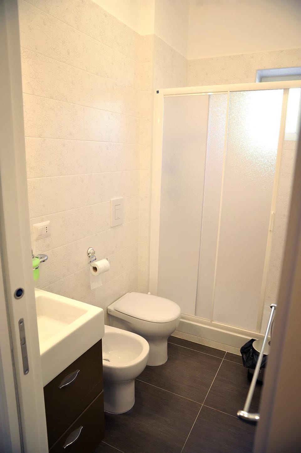 Shower, Toilet