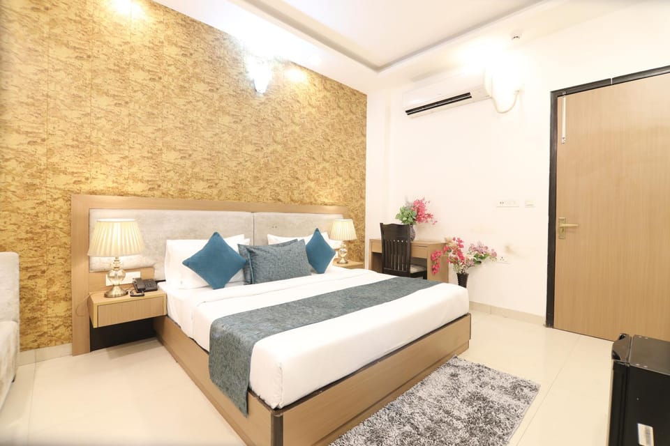 Bed, TV and multimedia, Photo of the whole room, Bedroom, wardrobe, air conditioner
