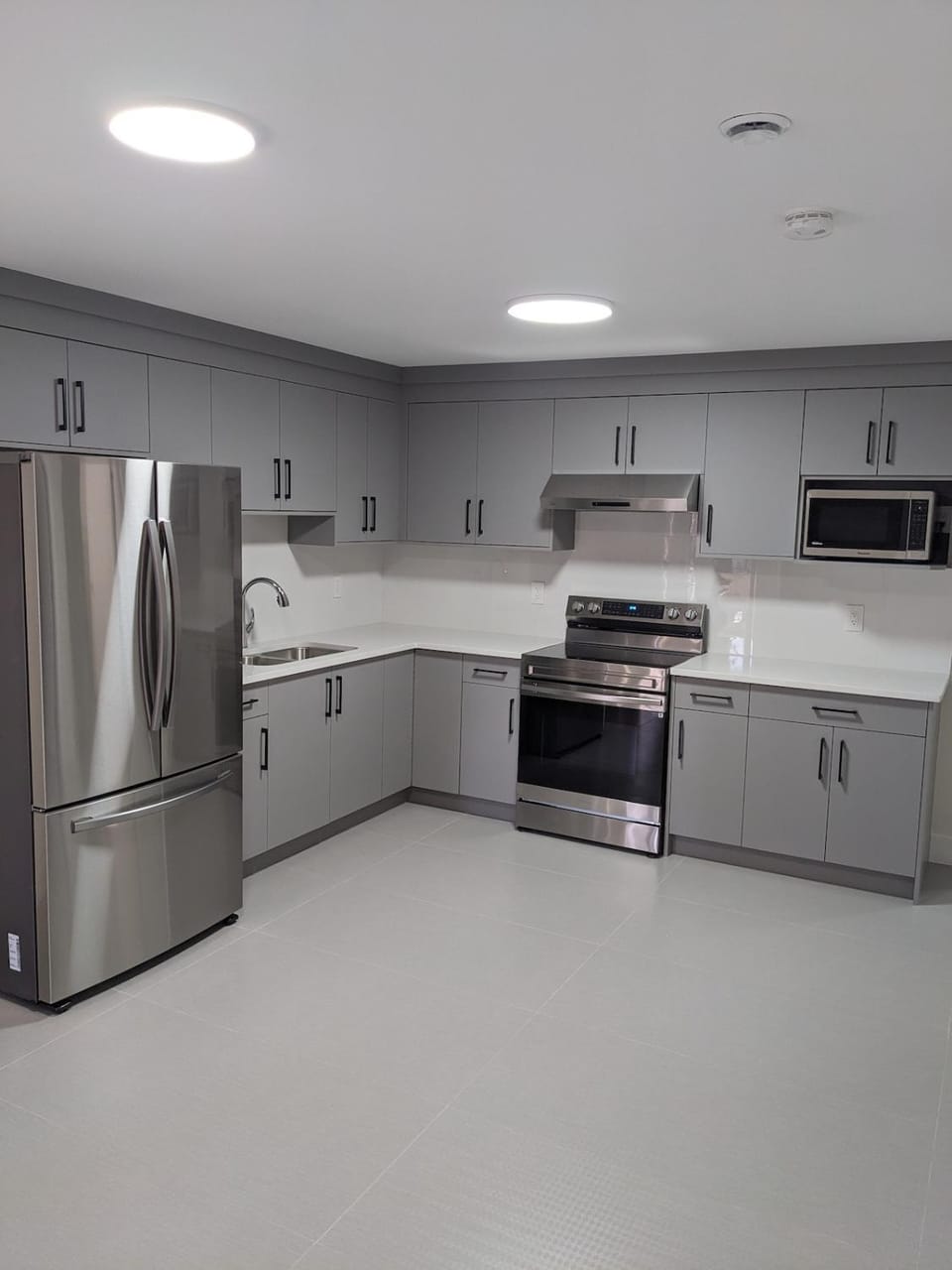 Fully Furnished Holiday Rental 2 BR Suite Apartment in Surrey