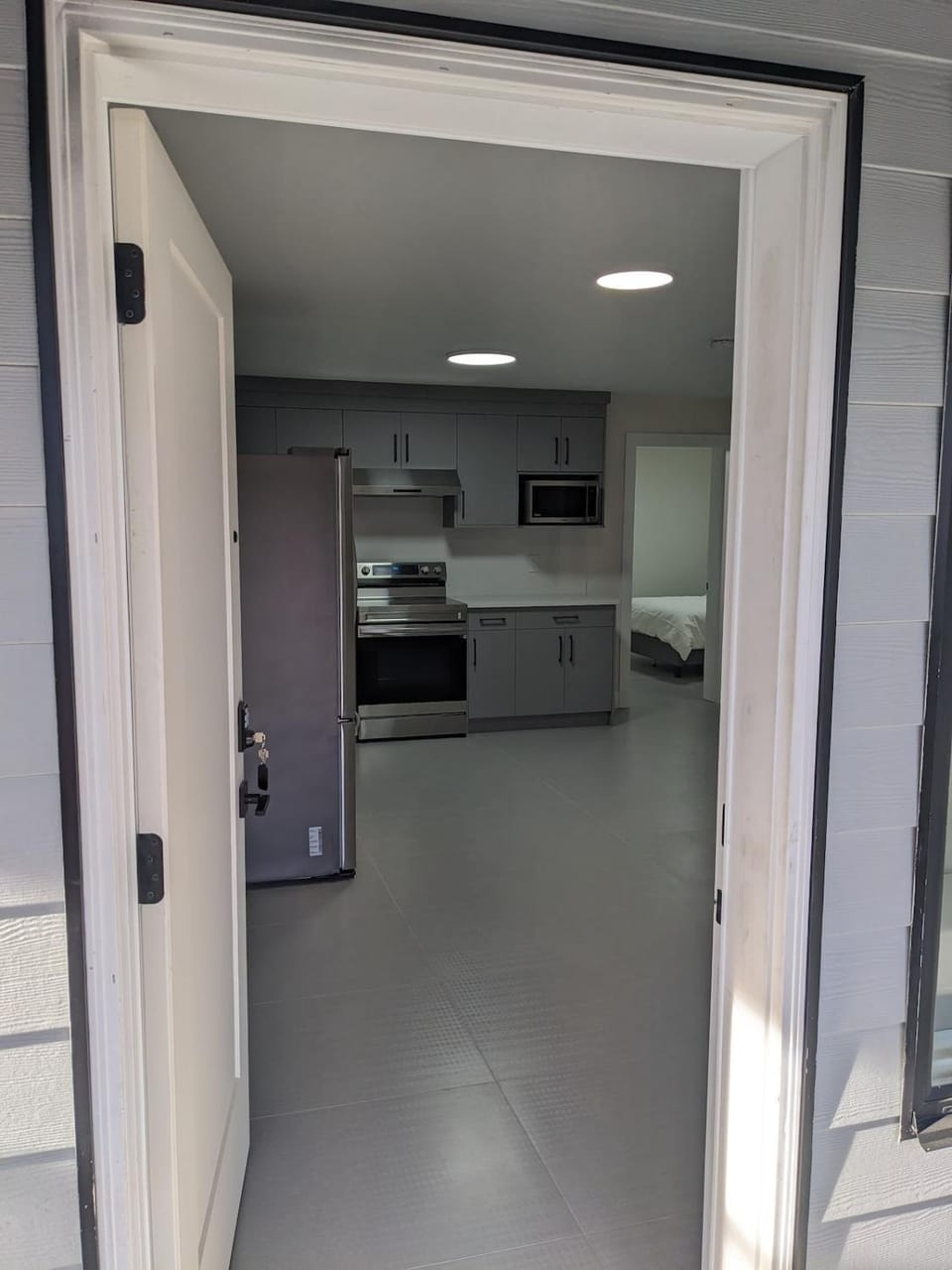 Fully Furnished Holiday Rental 2 BR Suite Apartment in Surrey
