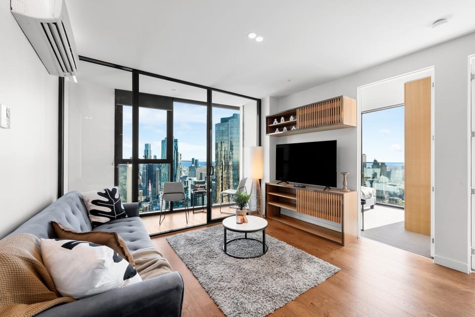 View (from property/room), View (from property/room), Living room, City view, City view, Sea view, Sea view