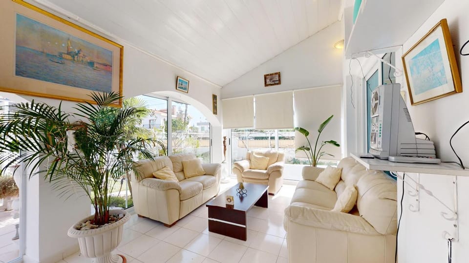 Communal lounge/ TV room, Seating area, Entertainment