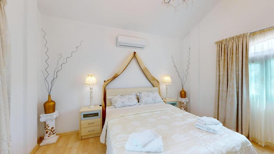 Bed, Bedroom, towels, air conditioner