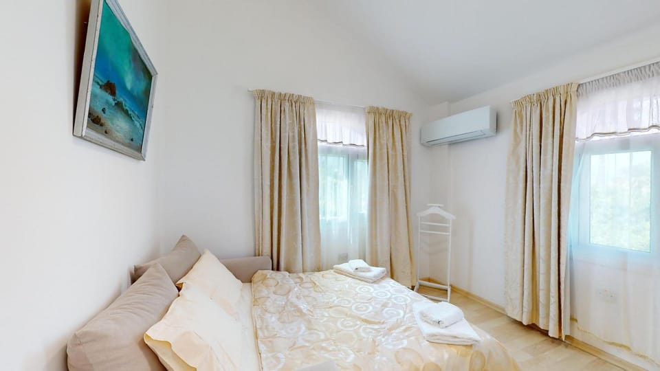 Bed, Bedroom, towels, air conditioner