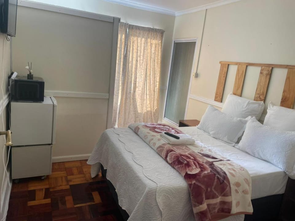 Zanem Guest House Bed and Breakfast in North West, South Africa