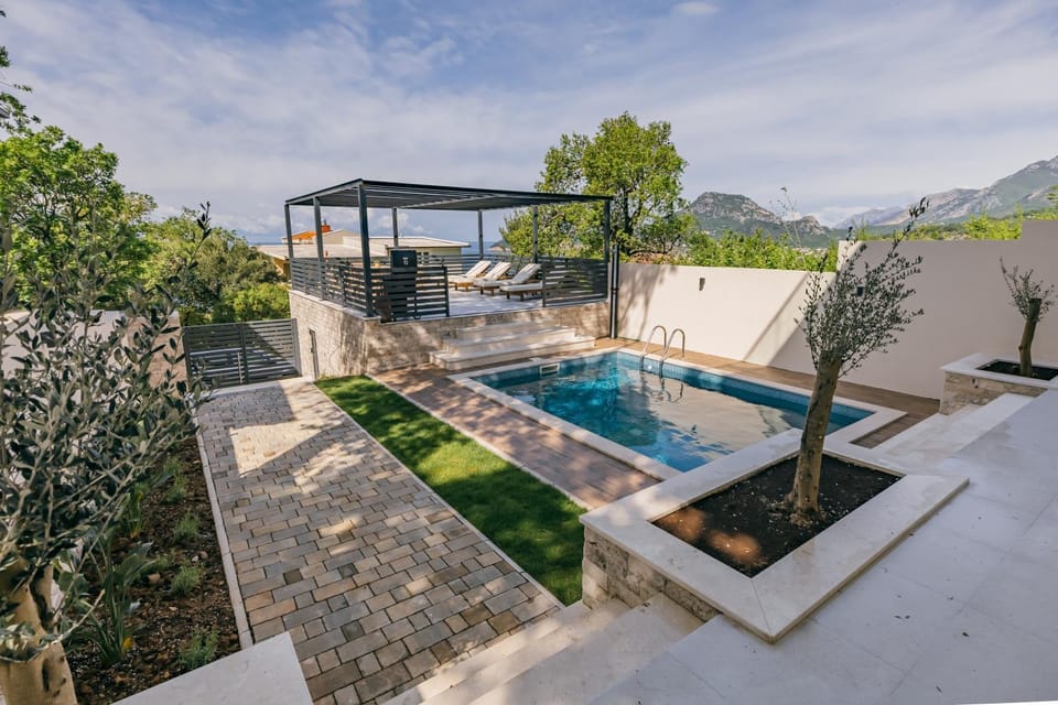 Patio, Day, Natural landscape, Pool view, Swimming pool, sunbed