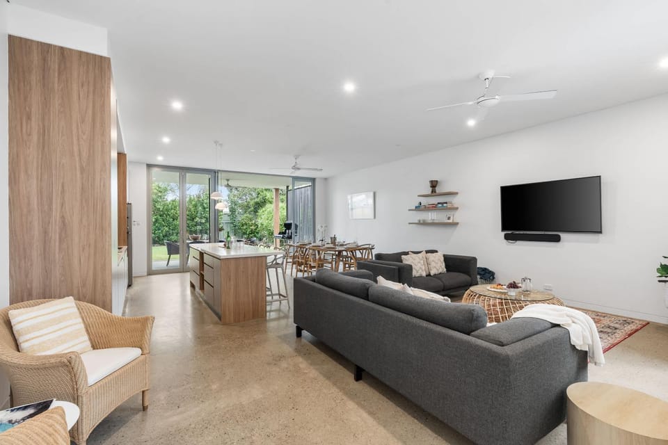 Keppel - Pet Friendly - 4 Mins Walk To The Beach House in Huskisson