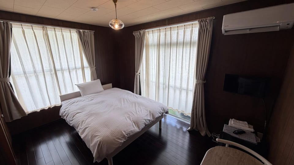 Bed, Photo of the whole room