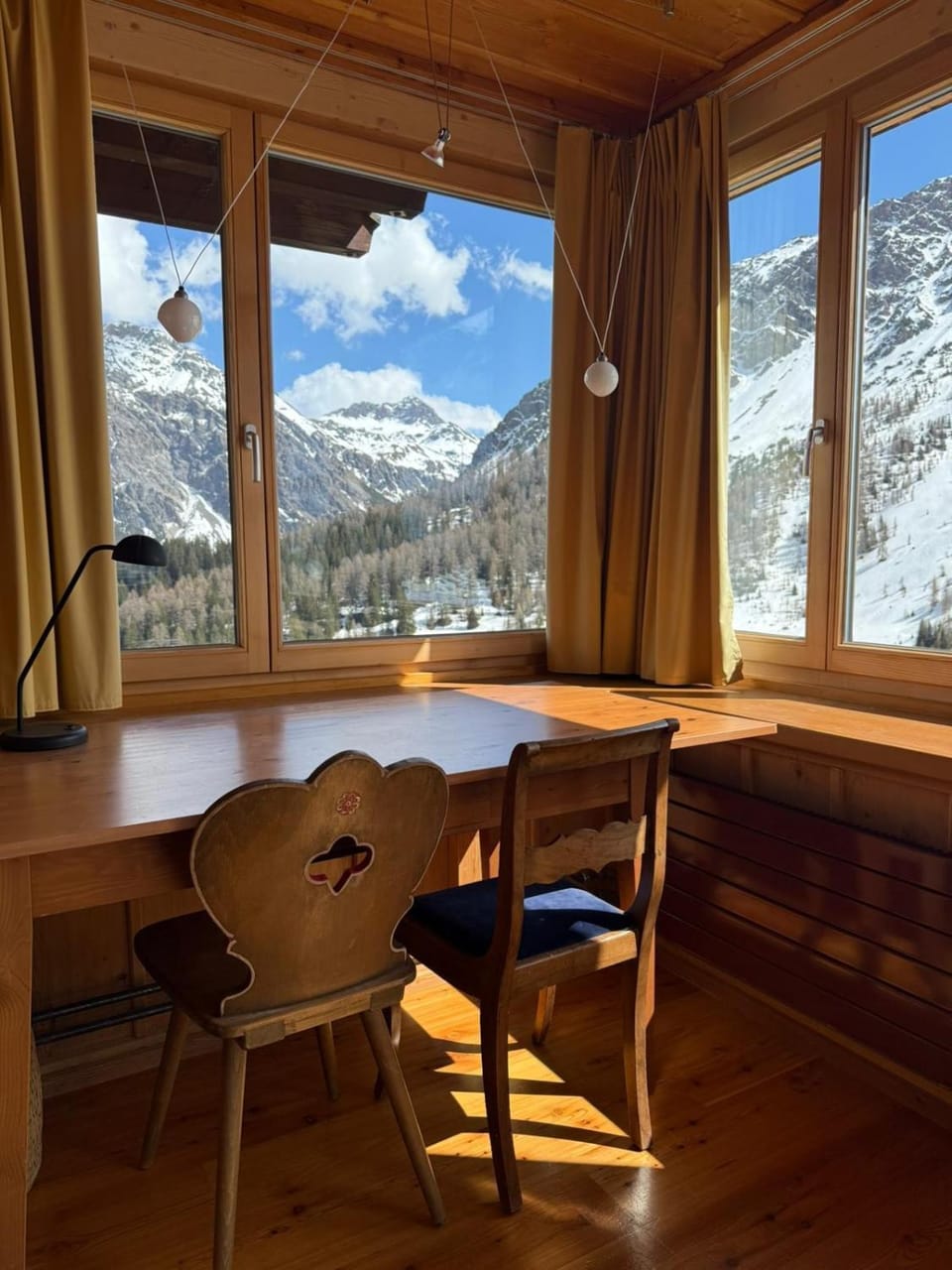 Seating area, Mountain view