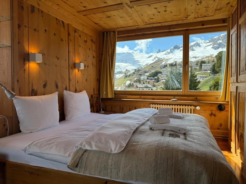 Bed, Photo of the whole room, Bedroom, Mountain view, towels