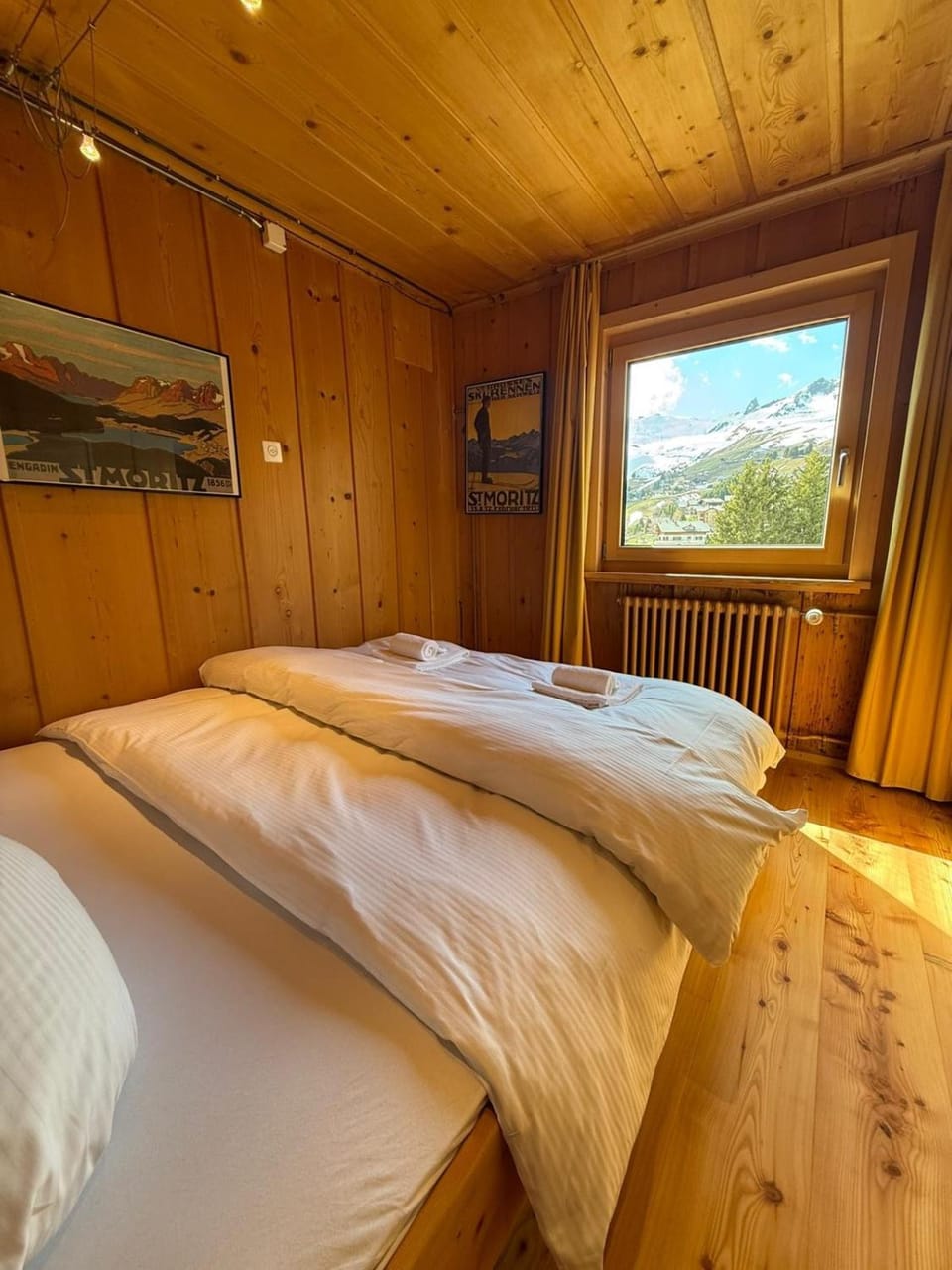 Bed, Photo of the whole room, Mountain view