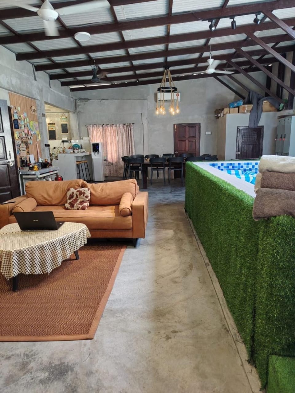 Property building, Communal lounge/ TV room, Coffee/tea facilities, Balcony/Terrace, Communal kitchen, air conditioner