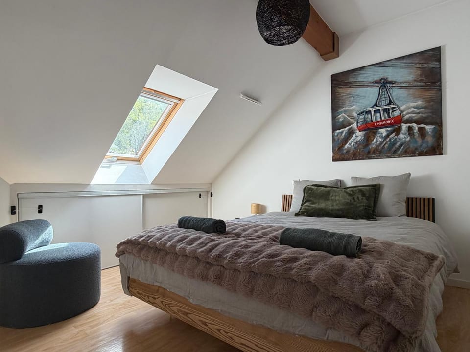 Bed, Bedroom