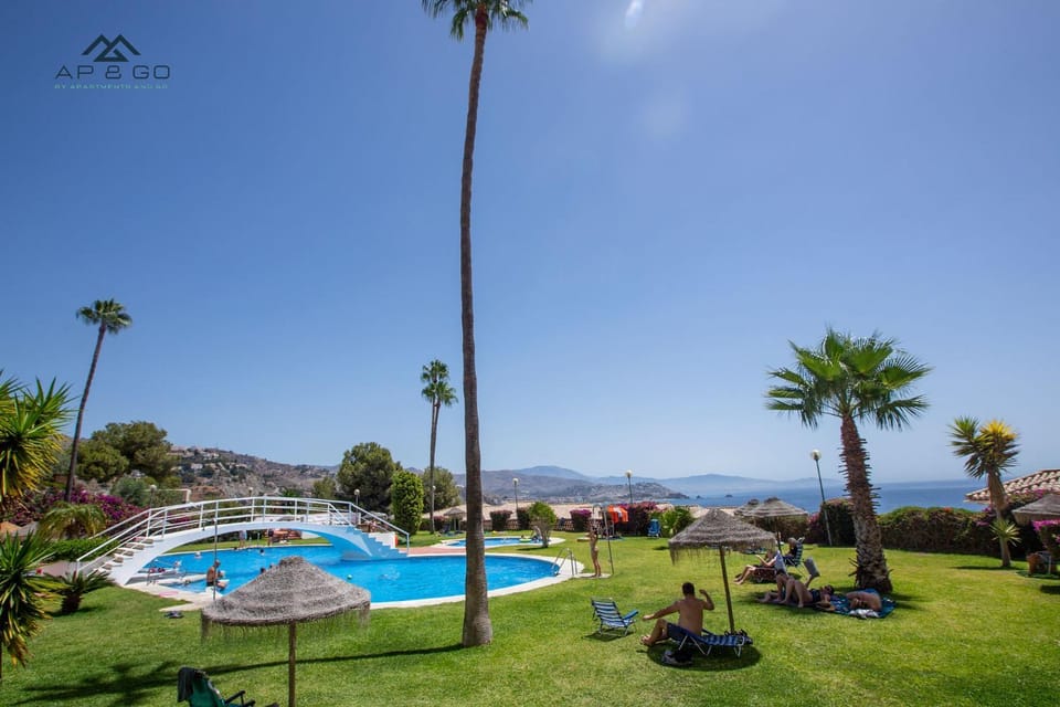 Pool view, Sea view