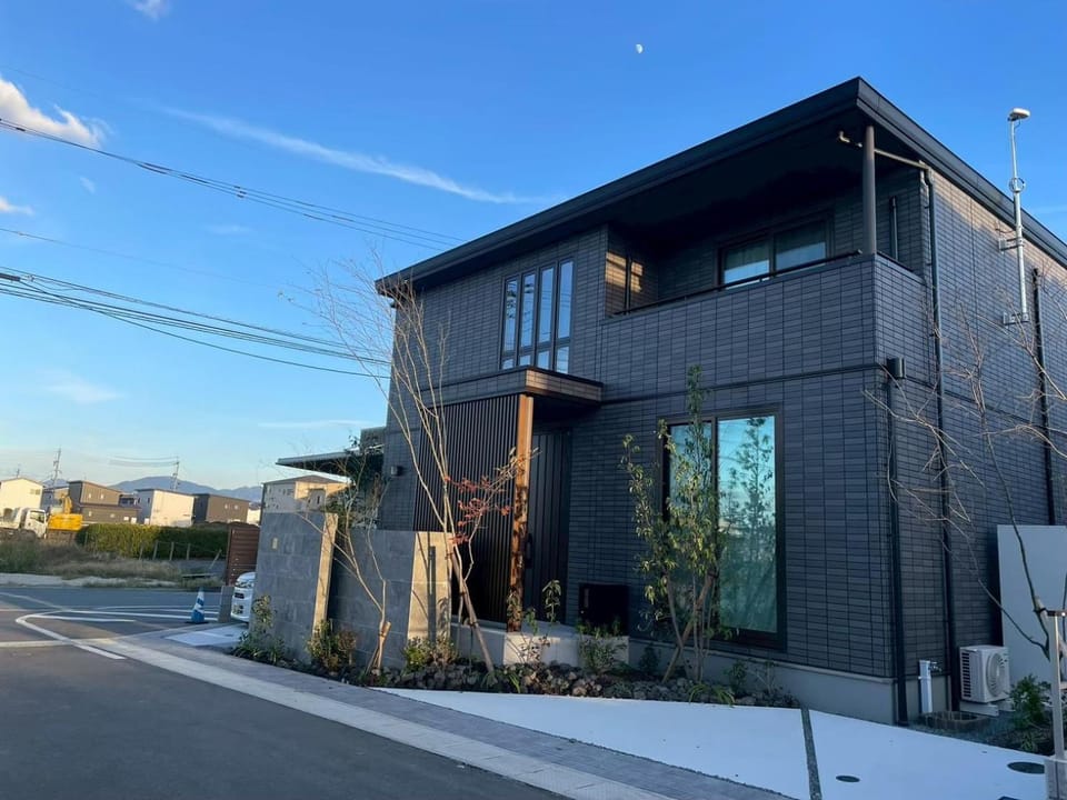 Property building, Day