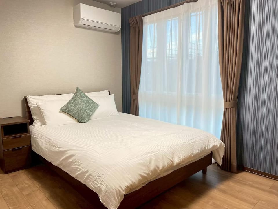 Bed, Bedroom, air conditioner