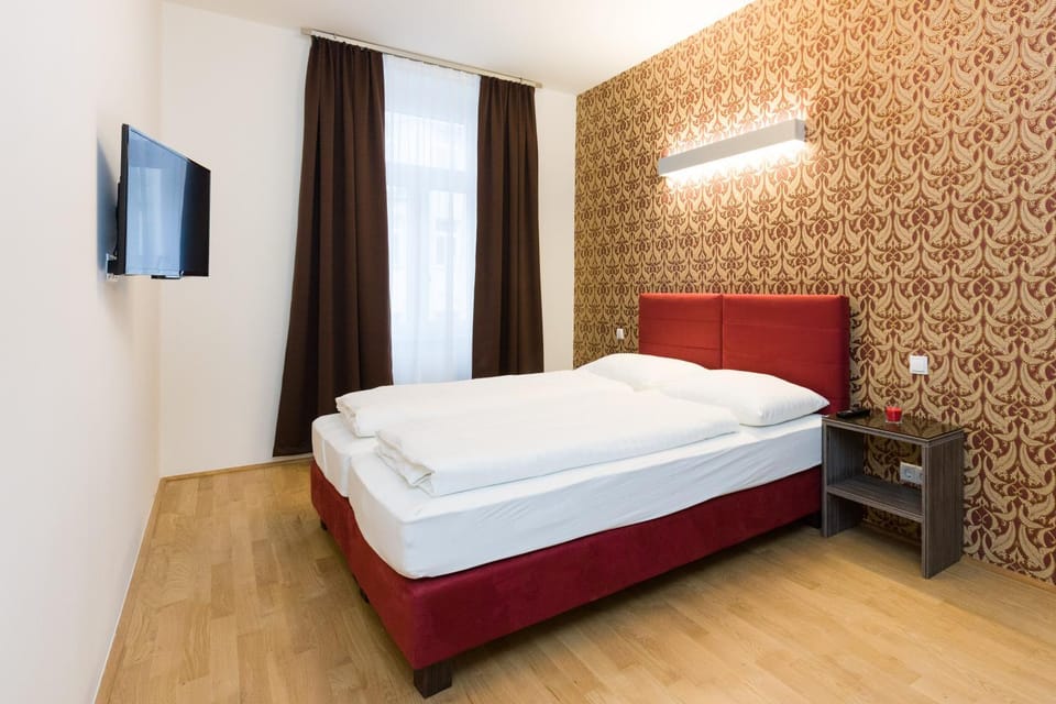 Day, Photo of the whole room, Bedroom