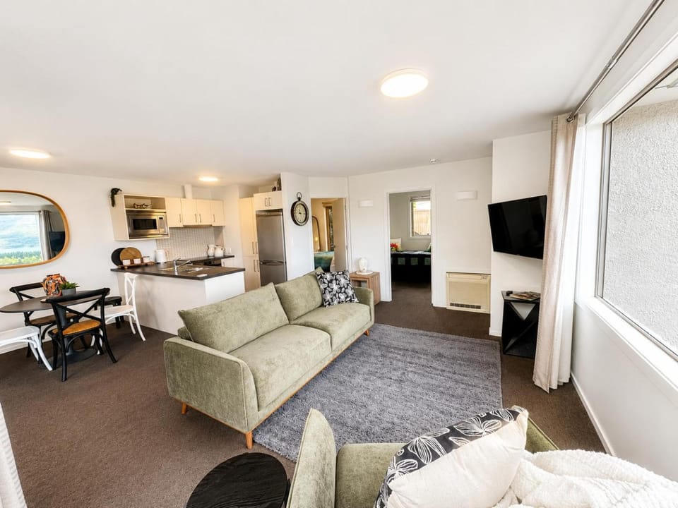 Kitchen or kitchenette, Living room, Photo of the whole room, Seating area, Dining area, oven, stove