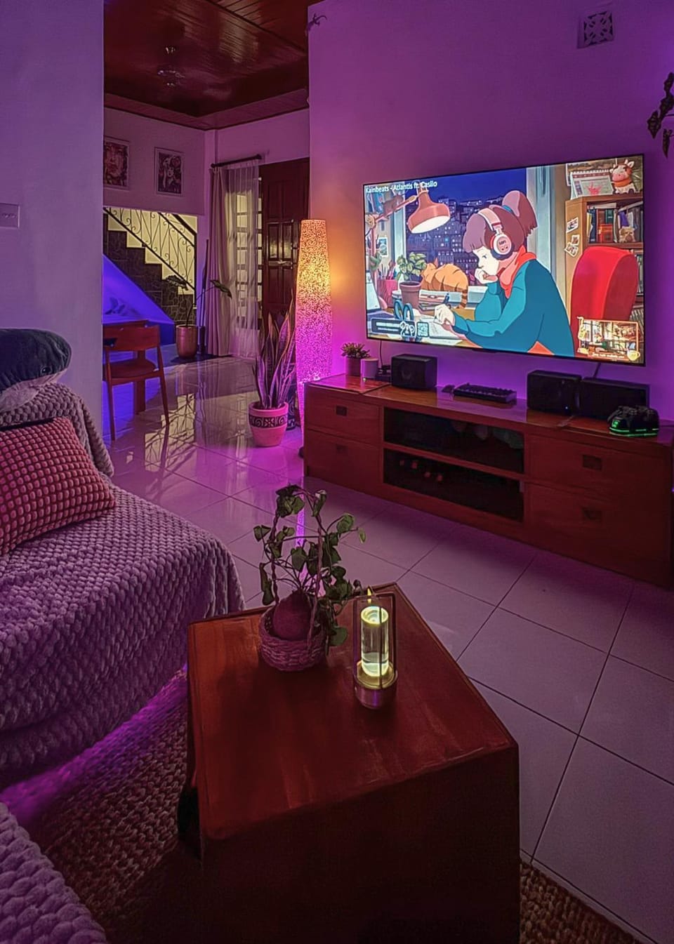 TV and multimedia, Living room, Seating area, Evening entertainment